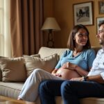 Julie Gayet attend un enfant avec François Hollande : tout ce que l'on sait sur leur vie de famille